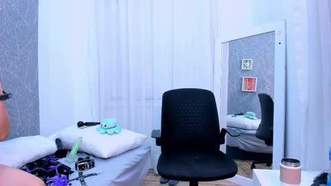 viictoriiasaenz online show from March 26, 2026, 3:45 am