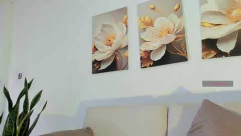 VIOLET  online show from April 1, 2026, 1:41 pm