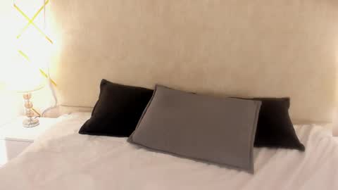 Violet  online show from March 29, 2026, 12:32 am