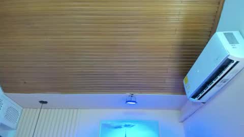 Viiolett online show from February 22, 2026, 8:07 pm