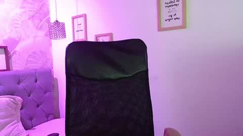 Snapshot of viiolleta chatting on January 7, 2025, 12:31 pm viioleta online show from January 7, 2025, 12:31 pm