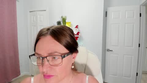 Snapshot of vika7333 chatting on December 2, 2024, 8:11 pm Ukrainian-woman online show from December 2, 2024, 8:11 pm