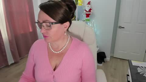 Snapshot of vika7333 chatting on December 3, 2024, 3:33 pm Ukrainian-woman online show from December 3, 2024, 3:33 pm