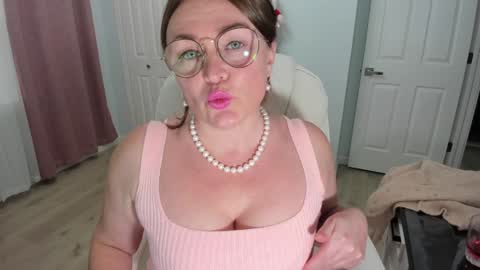 Snapshot of vika7333 chatting on December 9, 2024, 4:15 pm Ukrainian-woman online show from December 9, 2024, 4:15 pm