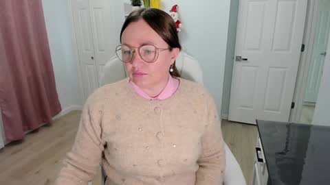 Snapshot of vika7333 chatting on December 17, 2024, 4:11 pm Ukrainian-woman online show from December 17, 2024, 4:11 pm