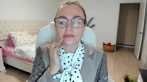 Snapshot of vika7333 chatting on September 26, 2025, 11:25 am Ukrainian-woman online show from September 26, 2025, 11:25 am