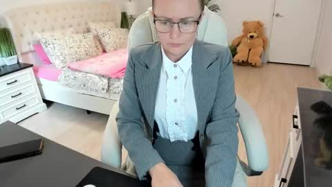 Snapshot of vika7333 chatting on October 20, 2025, 7:36 pm Ukrainian-woman online show from October 20, 2025, 7:36 pm