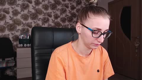 Snapshot of vikaericka chatting on December 13, 2024, 7:10 pm Vika online show from December 13, 2024, 7:10 pm