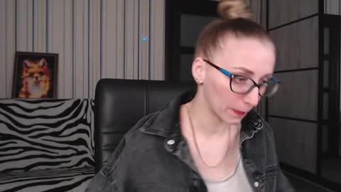 Snapshot of vikaericka chatting on March 7, 2025, 3:28 pm Vika online show from March 7, 2025, 3:28 pm