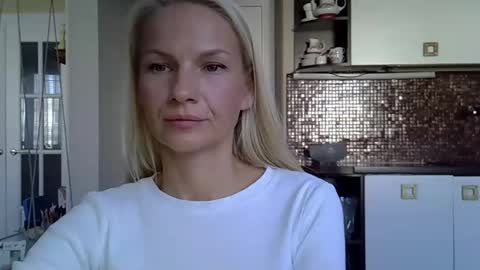viki_loun5 online show from October 1, 2025, 7:25 am