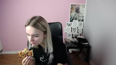 viktoria_lovely online show from September 10, 2025, 6:57 am