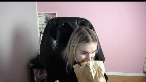 Snapshot of viktoria_lovely chatting on February 10, 2026, 6:50 am viktoria_lovely online show from February 10, 2026, 6:50 am