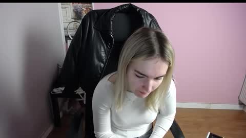 Snapshot of viktoria_lovely chatting on February 11, 2026, 6:29 am viktoria_lovely online show from February 11, 2026, 6:29 am