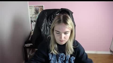 Snapshot of viktoria_lovely chatting on February 16, 2026, 6:31 am viktoria_lovely online show from February 16, 2026, 6:31 am