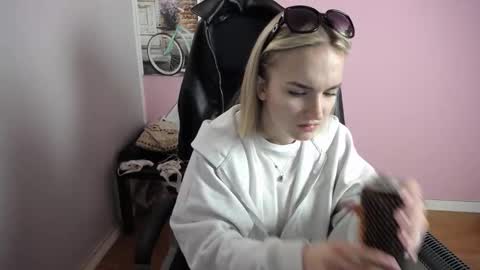 Snapshot of viktoria_lovely chatting on March 3, 2026, 7:58 am viktoria_lovely online show from March 3, 2026, 7:58 am