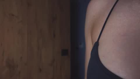 Viktoria www online show from March 5, 2026, 9:33 pm