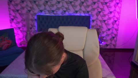 VikVikLove online show from May 28, 2026, 8:06 pm