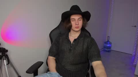 Vincent Strong online show from January 5, 2025, 3:13 pm