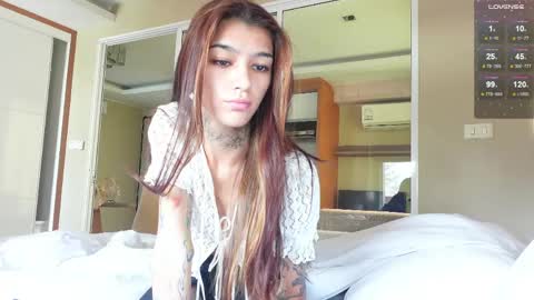 vinkitinkii online show from April 12, 2026, 3:22 am