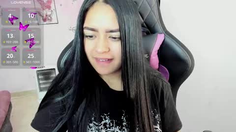 Daniela online show from November 4, 2025, 3:33 pm