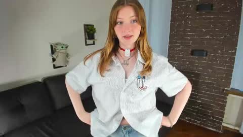 Viola but friends call me Sisi online show from May 29, 2026, 5:11 pm