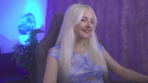 Snapshot of violamore chatting on May 16, 2026, 5:45 pm violamore online show from May 16, 2026, 5:45 pm