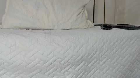 Snapshot of violeet_gray chatting on February 14, 2025, 5:57 pm violeet_gray online show from February 14, 2025, 5:57 pm