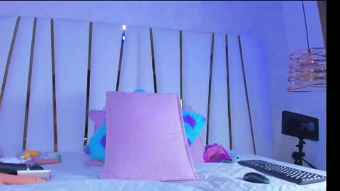 Snapshot of violeet_gray chatting on October 5, 2025, 11:41 am violeet_gray online show from October 5, 2025, 11:41 am