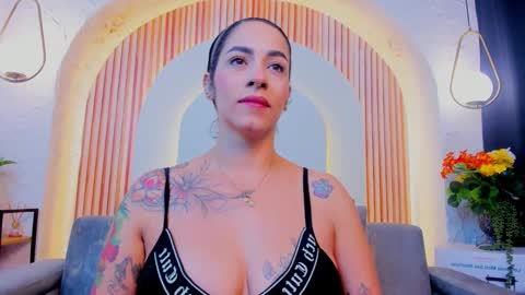 Violette online show from March 25, 2026, 10:21 am