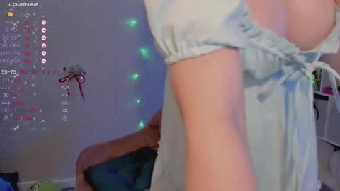 Snapshot of violet____h chatting on January 1, 2025, 9:31 pm violet____h online show from January 1, 2025, 9:31 pm