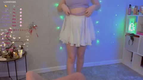 Snapshot of violet____h chatting on January 12, 2025, 6:27 pm violet____h online show from January 12, 2025, 6:27 pm