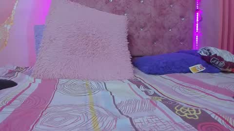 Snapshot of violet__taylor_ chatting on October 20, 2025, 2:34 am violet__taylor_ online show from October 20, 2025, 2:34 am