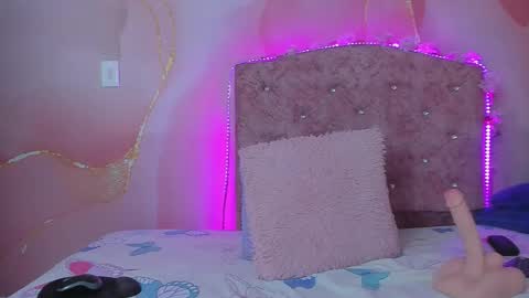 Snapshot of violet__taylor_ chatting on October 23, 2025, 2:22 am violet__taylor_ online show from October 23, 2025, 2:22 am