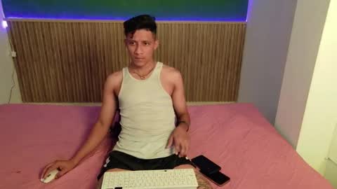 violet_and_dylan online show from December 22, 2025, 12:35 pm