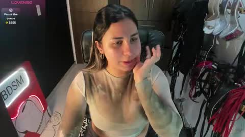 Snapshot of violet_bdsmx chatting on October 2, 2025, 9:44 pm Kim online show from October 2, 2025, 9:44 pm