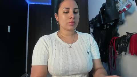 Snapshot of violet_bdsmx chatting on November 15, 2025, 6:04 pm Kim online show from November 15, 2025, 6:04 pm