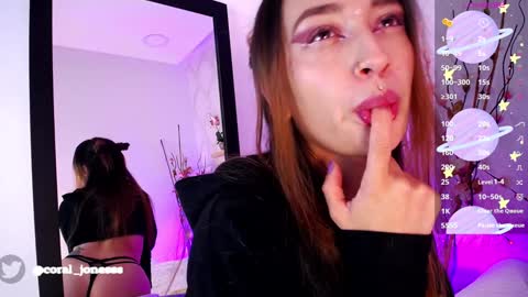 Violet Jones online show from January 24, 2025, 12:52 pm