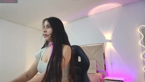 Snapshot of violet_tay1 chatting on September 17, 2025, 11:45 am violet_tay1 online show from September 17, 2025, 11:45 am