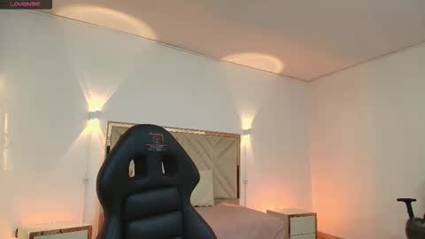Snapshot of violet_tay1 chatting on October 21, 2025, 11:00 am violet_tay1 online show from October 21, 2025, 11:00 am