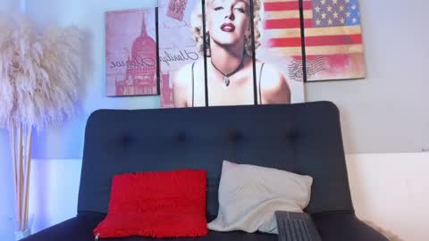 Snapshot of violetarainn chatting on February 2, 2026, 11:42 am Violeta online show from February 2, 2026, 11:42 am