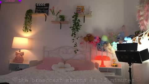 Snapshot of violeth___ chatting on May 19, 2026, 11:38 am violeth___ online show from May 19, 2026, 11:38 am