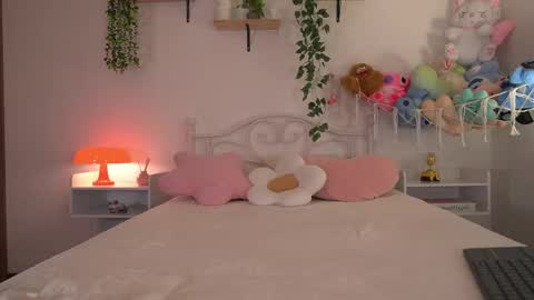 Snapshot of violeth___ chatting on May 27, 2026, 1:08 pm violeth___ online show from May 27, 2026, 1:08 pm
