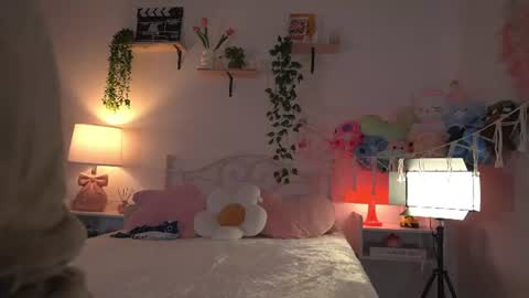 Snapshot of violeth___ chatting on July 14, 2026, 11:05 am violeth___ online show from July 14, 2026, 11:05 am
