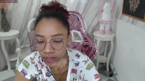 violeth_b online show from December 7, 2024, 12:35 pm