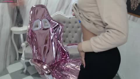 violeth_b online show from December 13, 2024, 12:50 pm