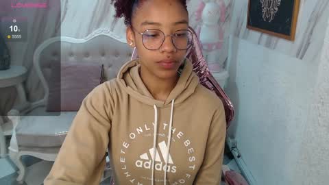 violeth_b online show from December 28, 2024, 12:35 pm