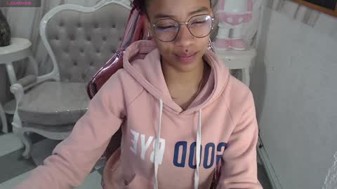 violeth_b online show from January 3, 2025, 12:41 pm