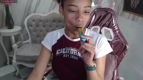 violeth_b online show from January 3, 2025, 3:44 pm