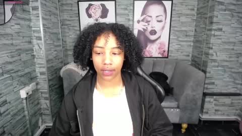 violeth_b online show from September 18, 2025, 12:40 pm