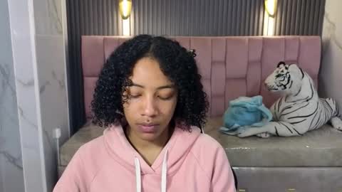 violeth_b online show from January 15, 2026, 12:54 pm